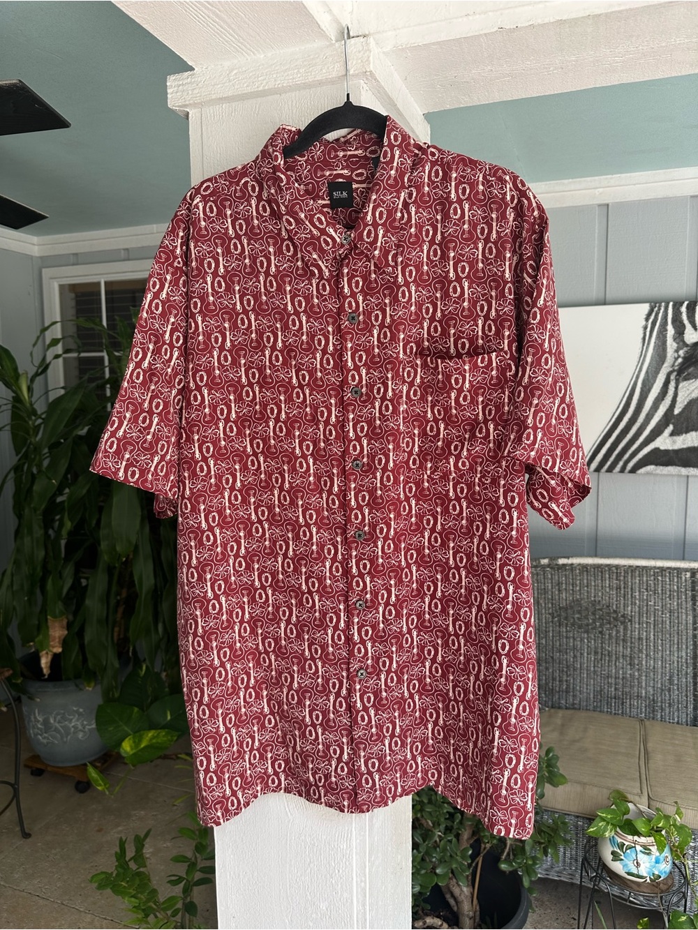 Silk Icon Short Sleeve Button Up 100% Silk Shirt XXL  Hawaiian GUITAR theme